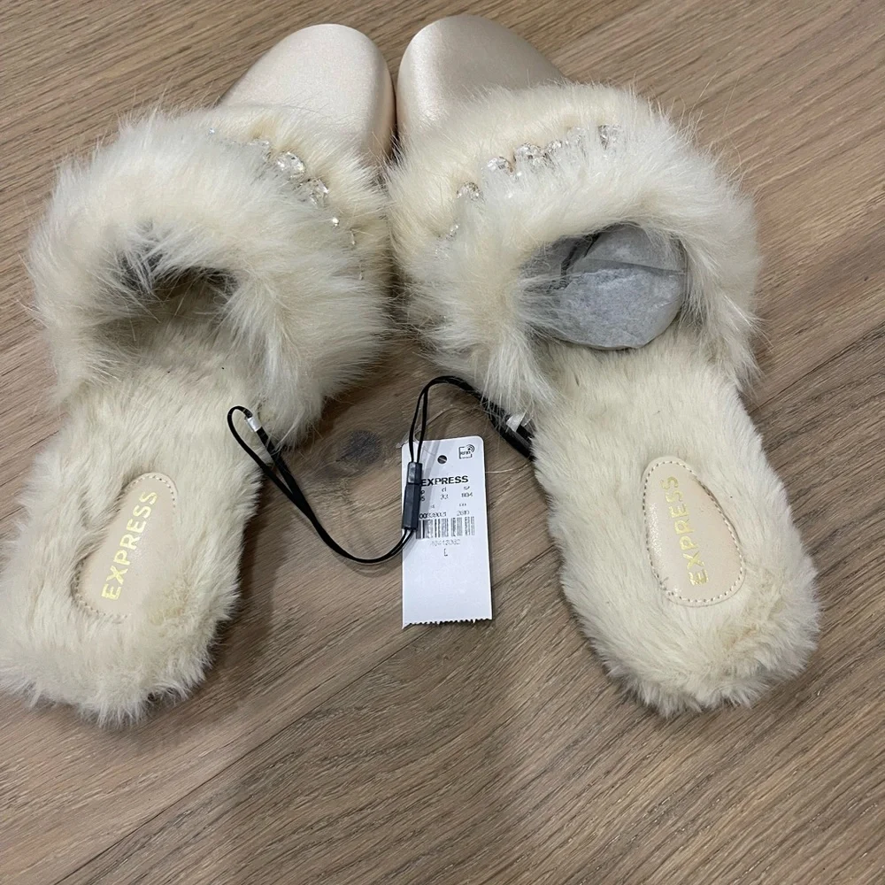 Express Metallic Slippers with Fur and Embellishments - Picture 6 of 8